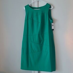 Sleeveless Green Sheath Dress